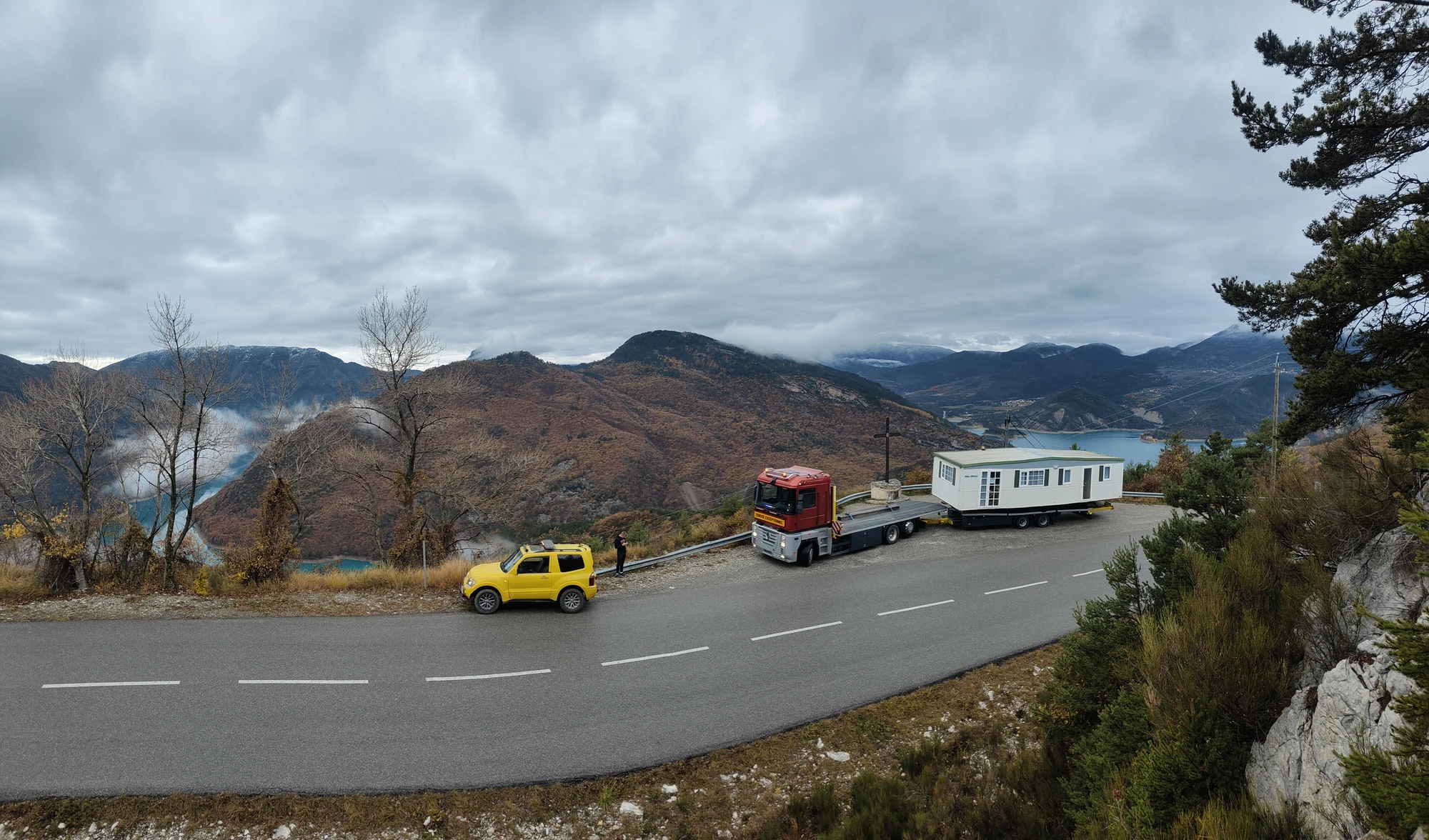 Livraison d'un mobil-home par convoi exceptionnel dans les Hautes-Alpes